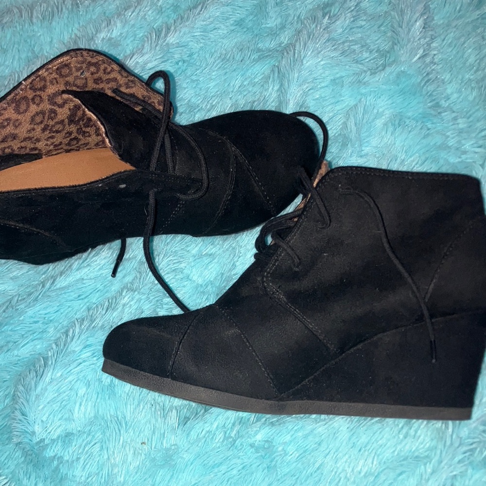 Size 7 1/2 wedge shoes cheetah print inside